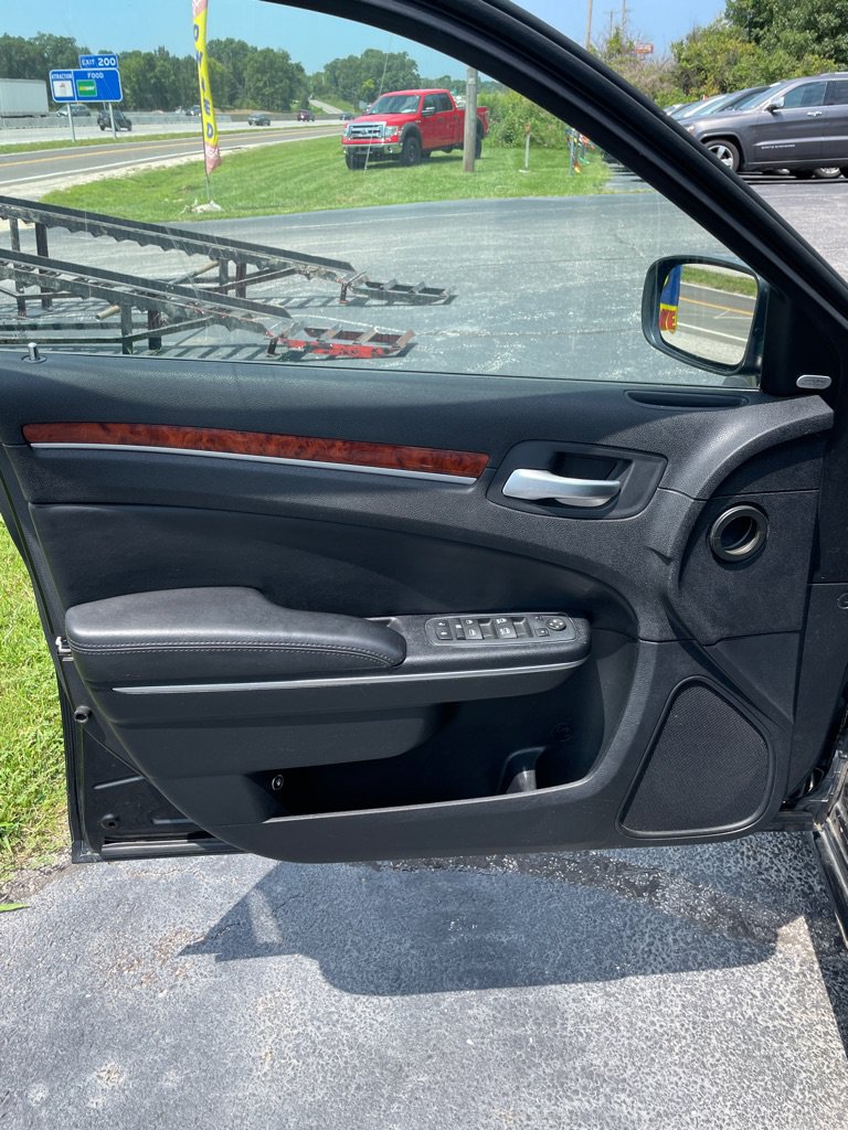 Used 2012 Chrysler 300 Limited RWD image 10