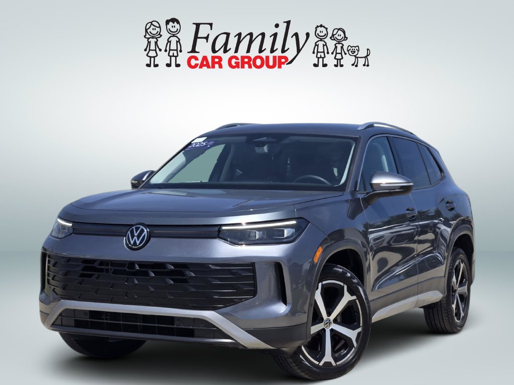 Used 2025 Volkswagen Tiguan SE