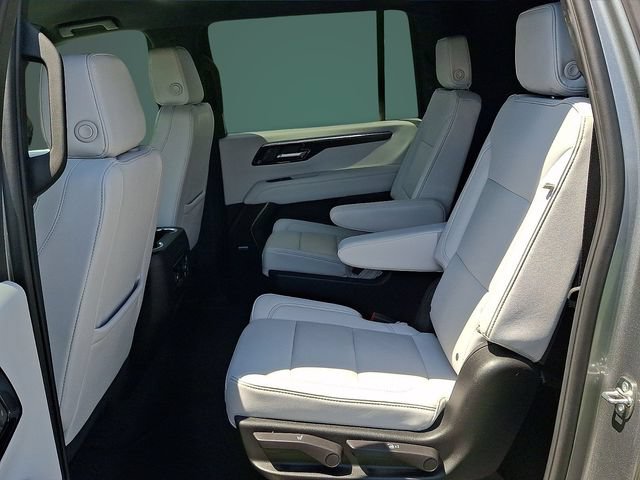 Used 2026 Chevrolet Suburban Premier AWD/4WD image 7