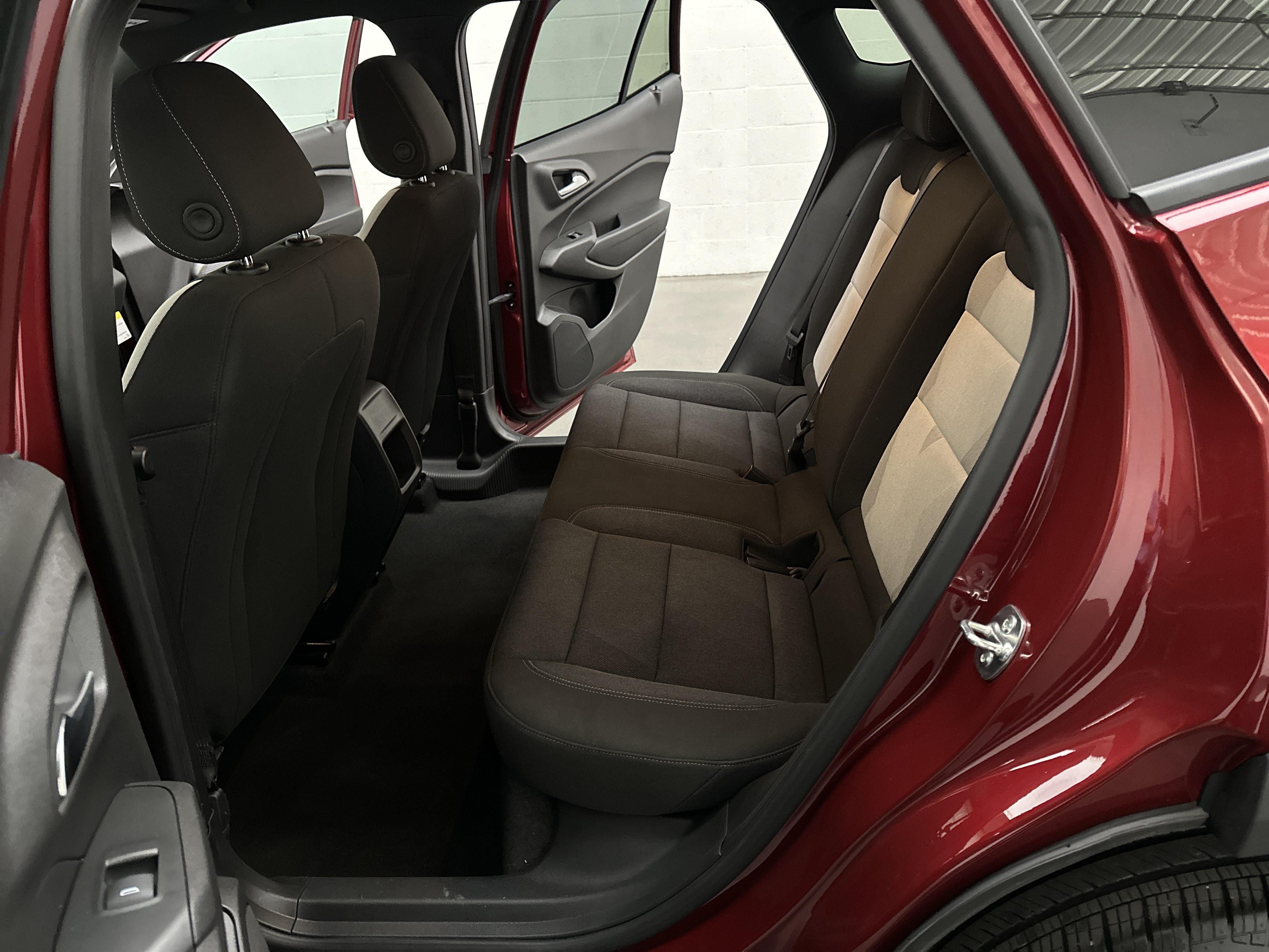 Used 2025 Chevrolet Trax RS FWD image 18