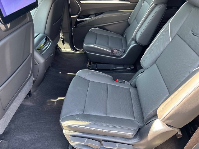 New 2026 Cadillac Escalade ESV Sport w/ LPO, Floor Liner Package AWD/4WD image 15