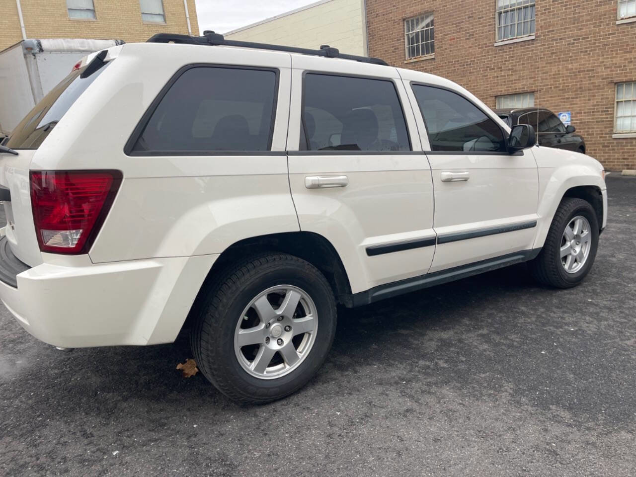 Used 2009 Jeep Grand Cherokee Laredo image 7