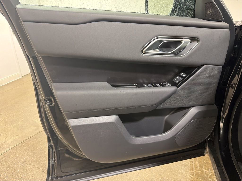 New 2026 Land Rover Range Rover Velar Dynamic SE image 9