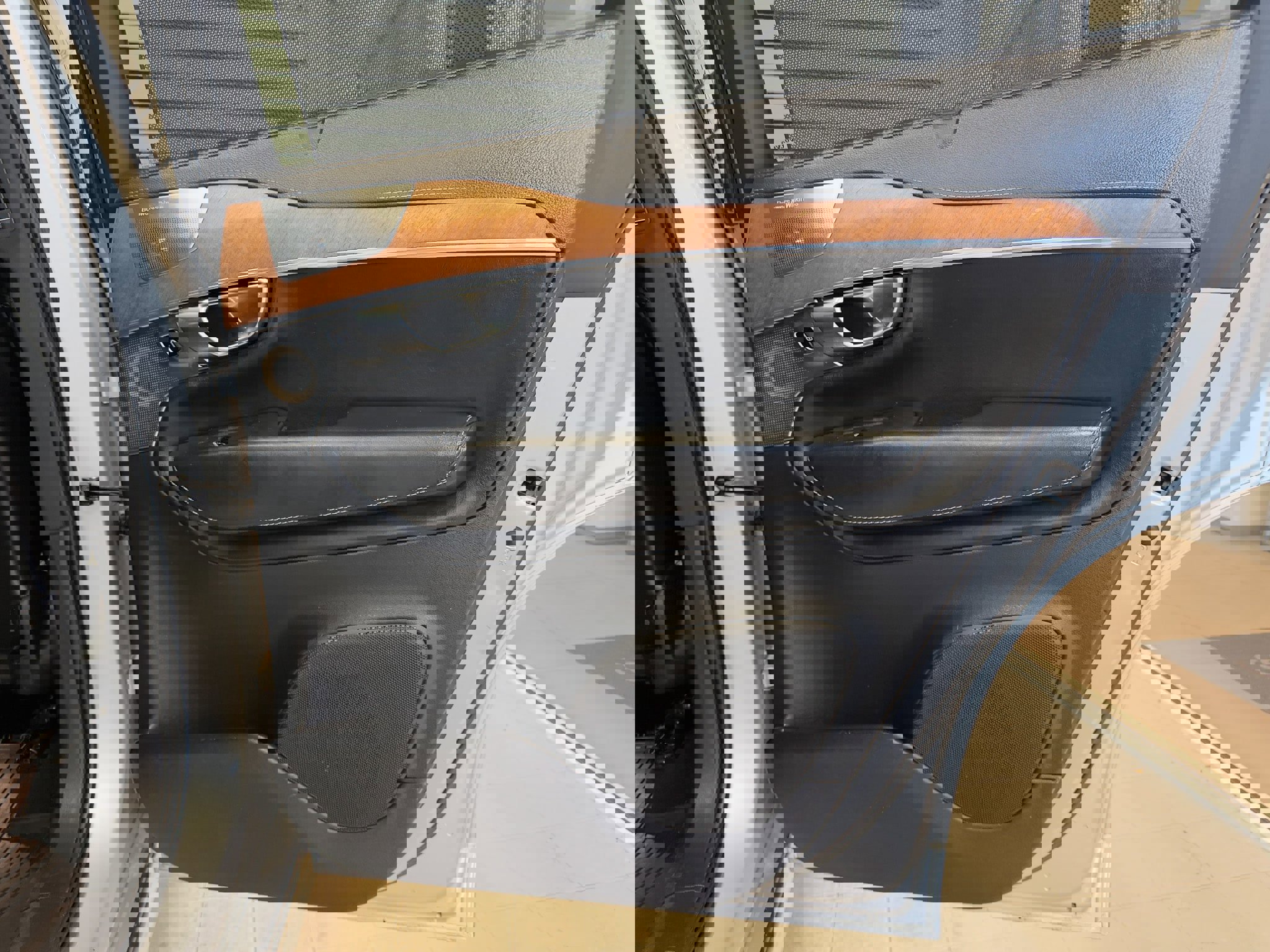 Used 2018 Volvo XC90 T6 Inscription w/ Convenience Package image 28