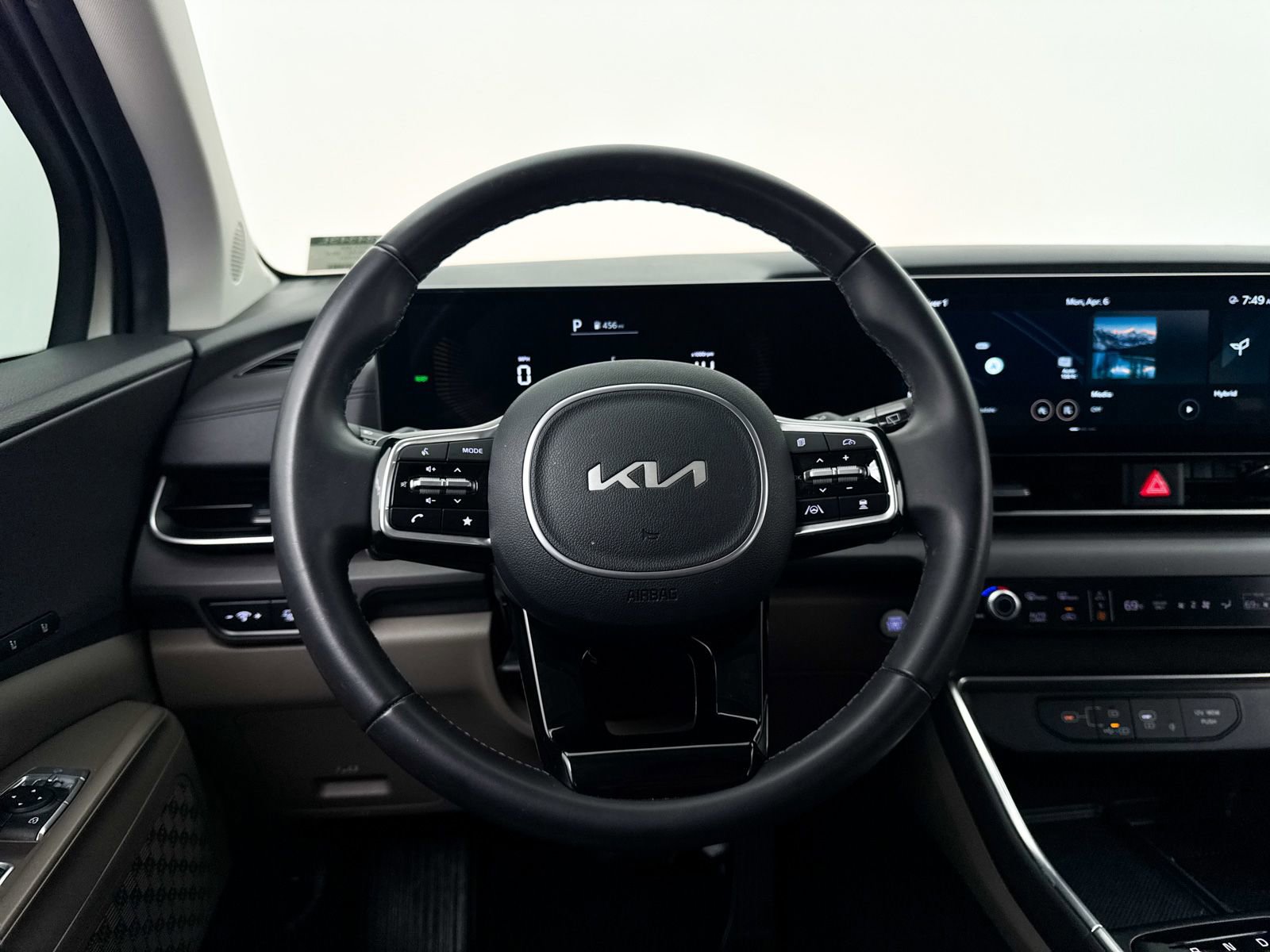 Certified 2025 Kia Carnival EX image 3