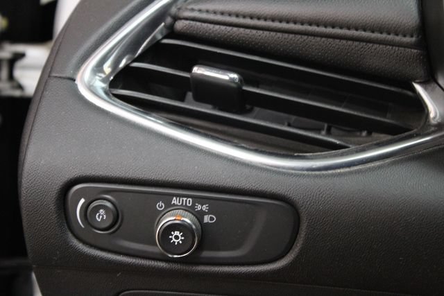 Used 2016 Chevrolet Malibu Premier FWD image 14