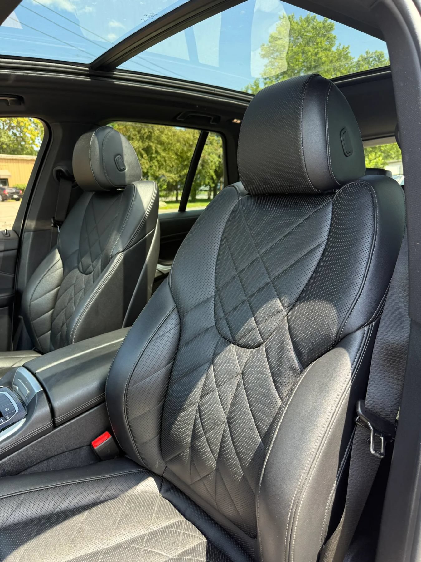Used 2024 BMW X5 xDrive40i w/ M Sport Package AWD/4WD image 3