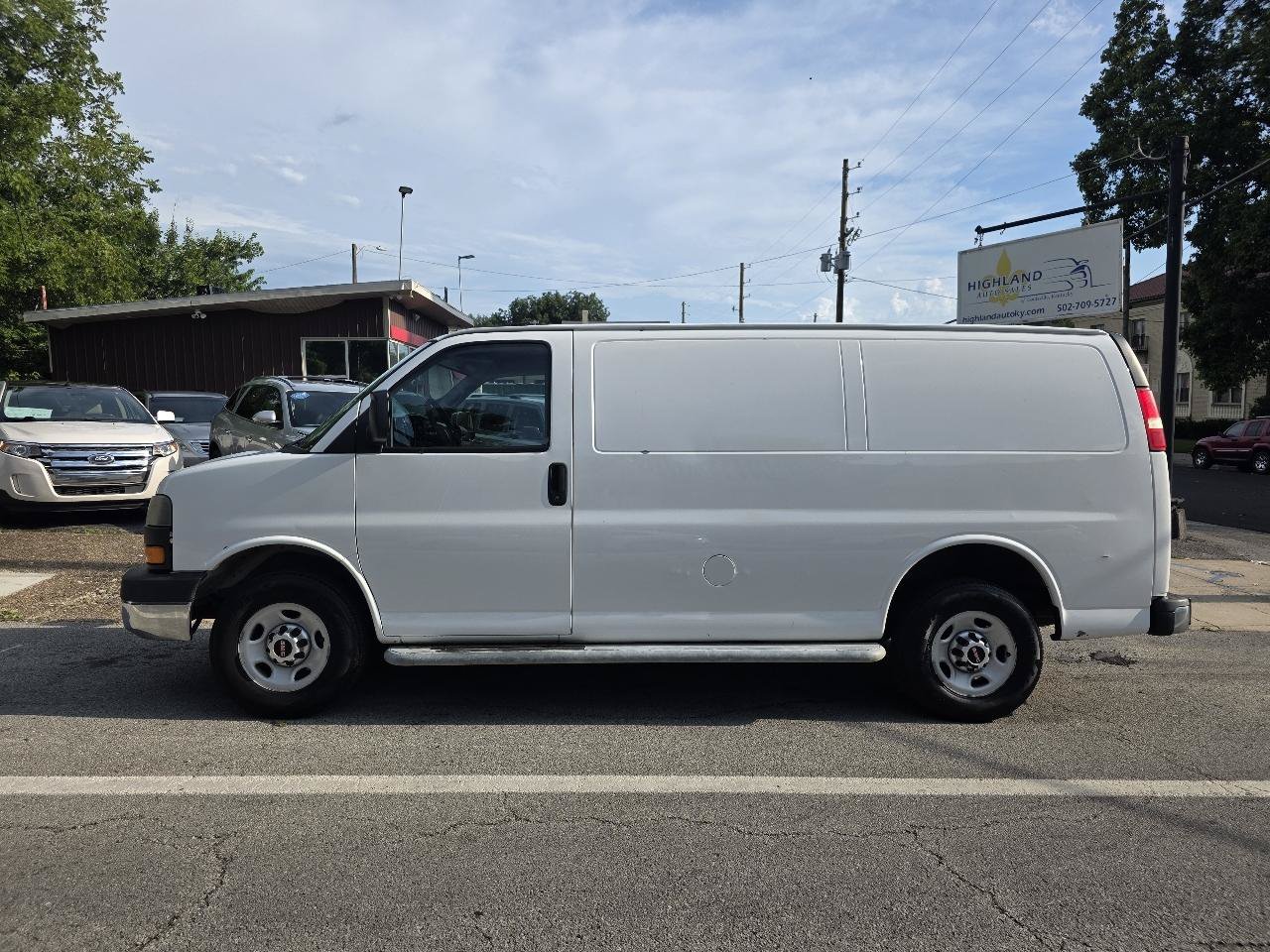 Used 2014 GMC Savana 2500 RWD image 2