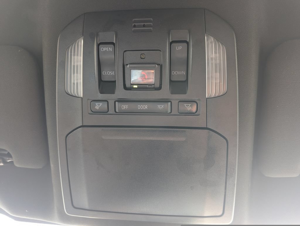 Used 2023 Toyota Highlander XSE FWD image 11