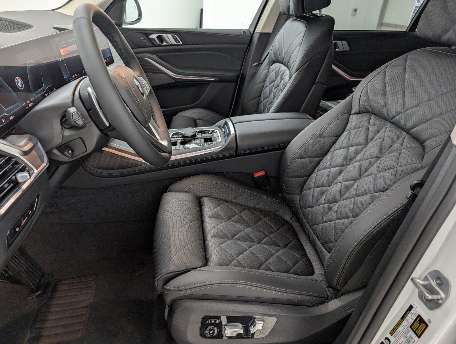 Used 2025 BMW X7 xDrive40i w/ Premium Package image 5