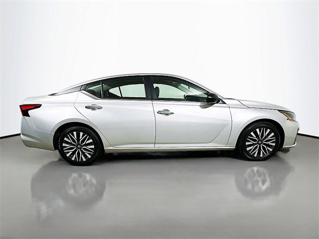 Used 2024 Nissan Altima 2.5 SV image 8