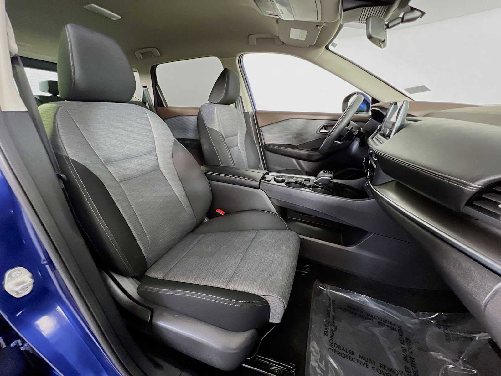 Used 2023 Nissan Rogue SV image 27