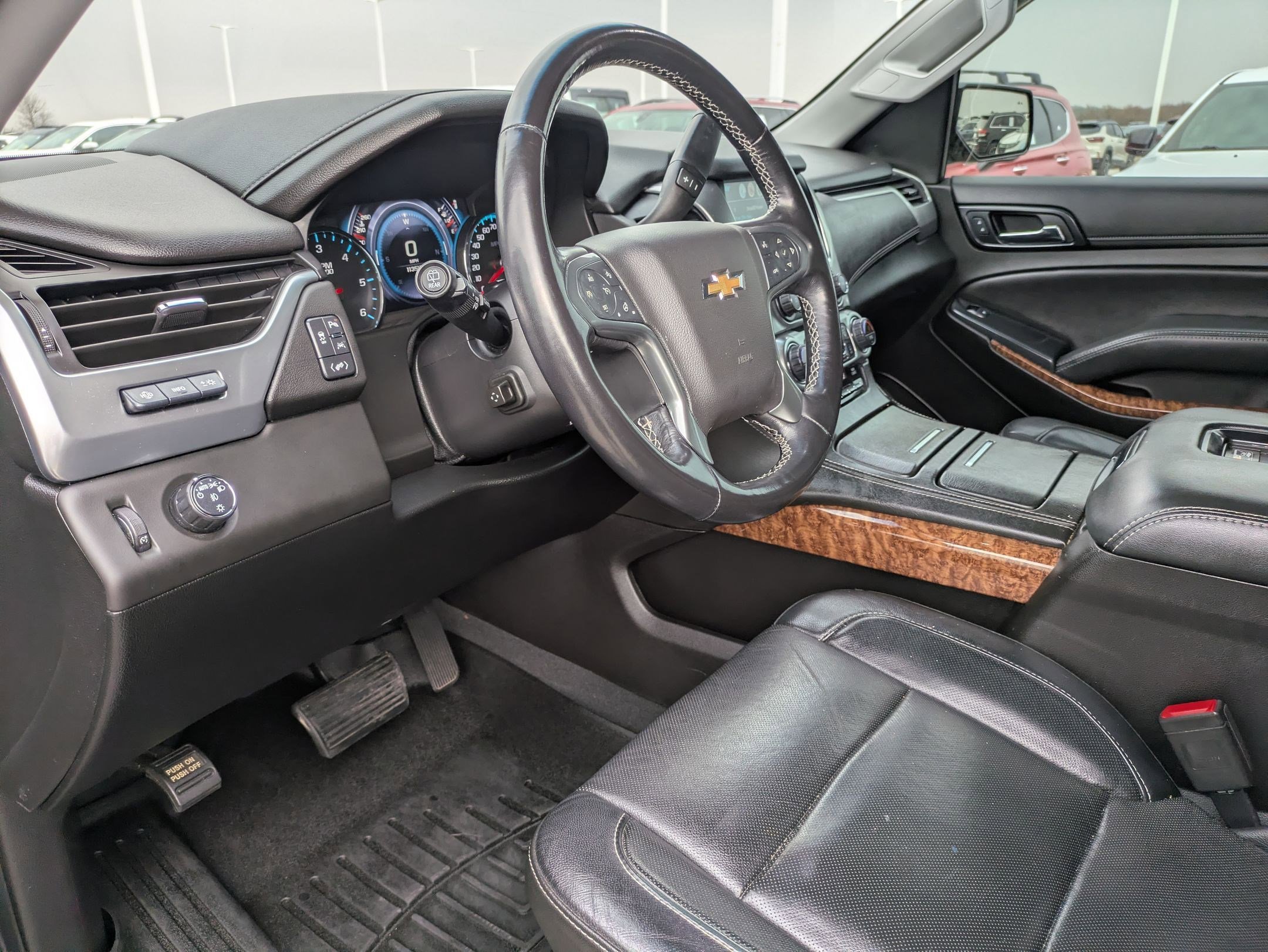 Used 2019 Chevrolet Suburban Premier w/ RST Edition image 9