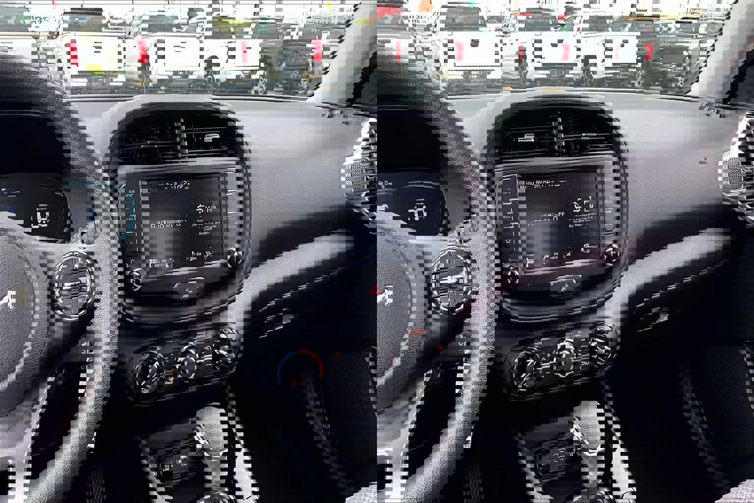 Used 2025 Kia Soul LX w/ LX Technology Package image 7