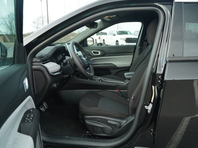 Certified 2025 Jeep Compass Sport image 12