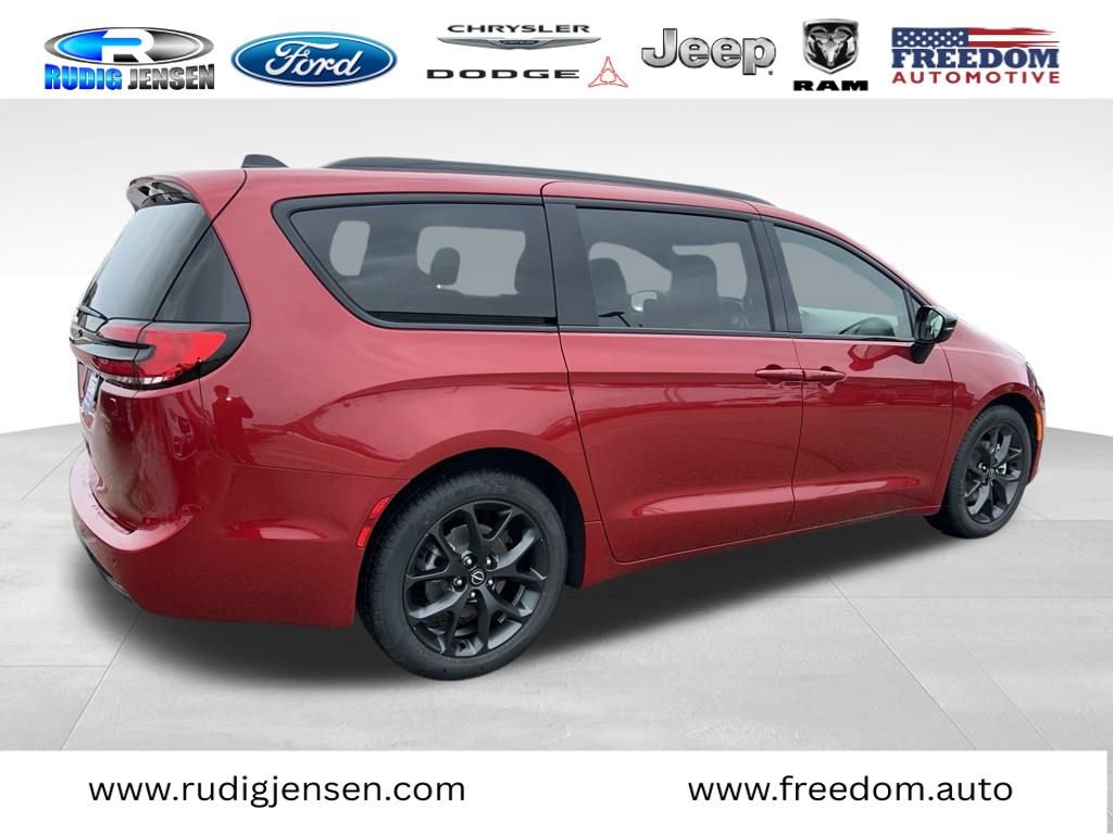 New 2026 Chrysler Pacifica Select image 5