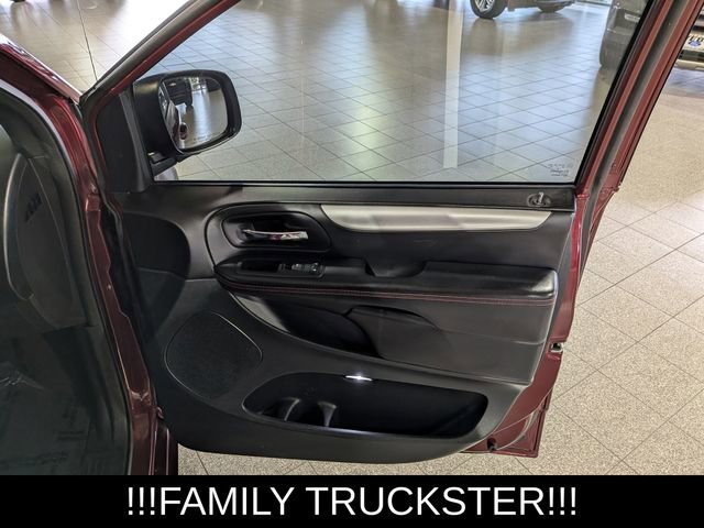 Used 2017 Dodge Grand Caravan GT image 27