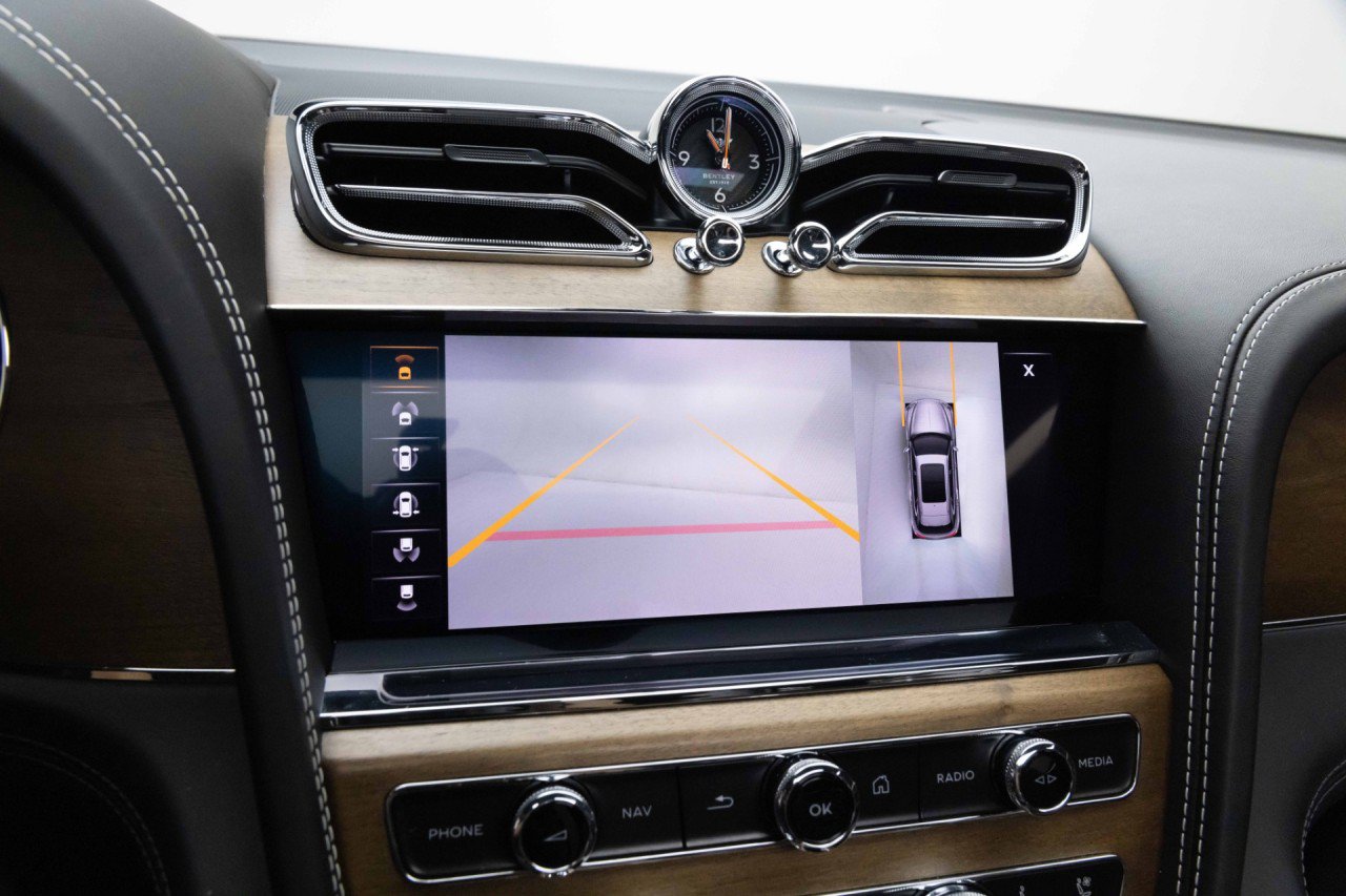 Used 2023 Bentley Bentayga Extended Wheelbase AWD/4WD image 34