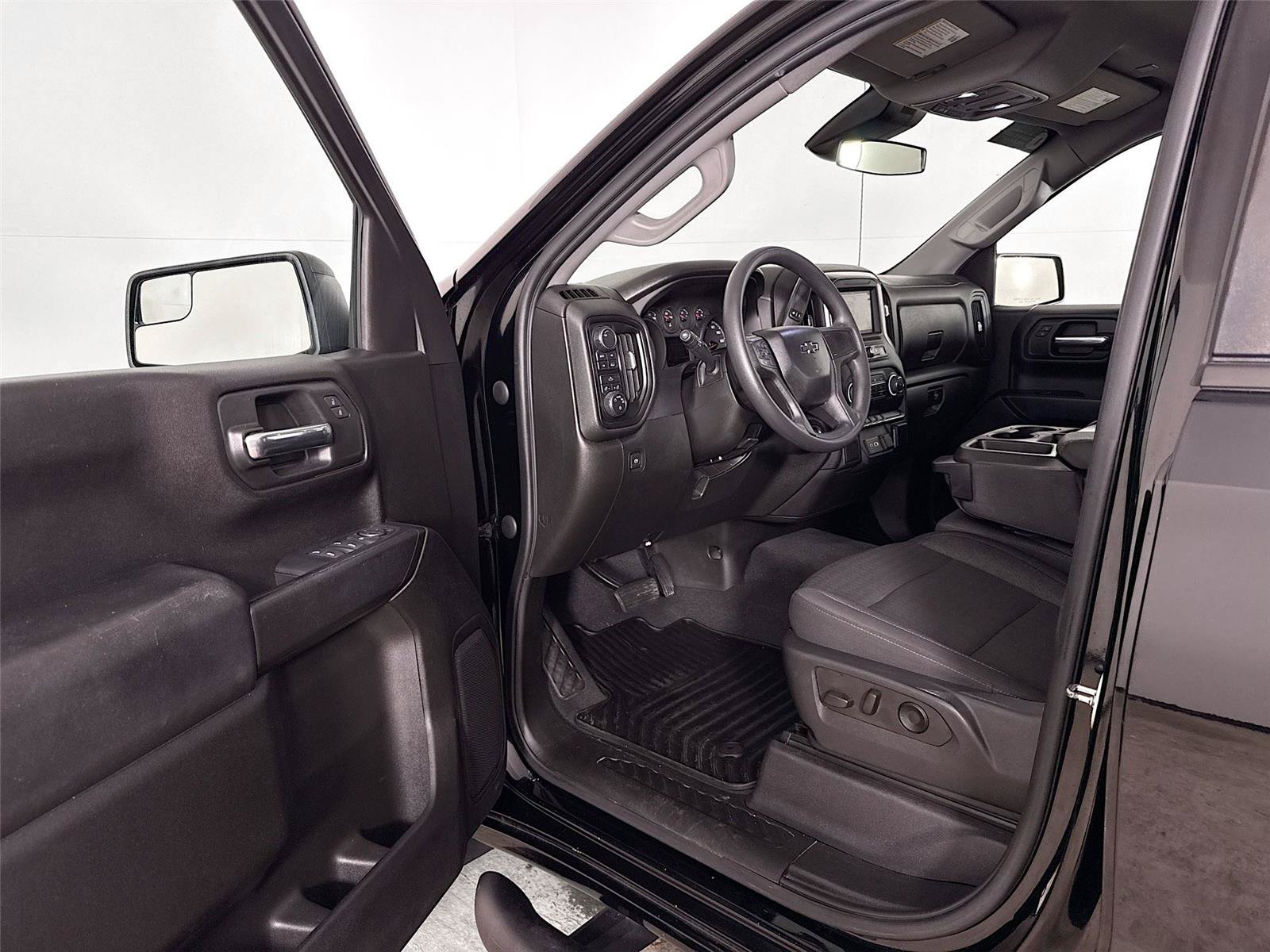 Used 2023 Chevrolet Silverado 1500 Custom w/ Rally Edition AWD/4WD image 3