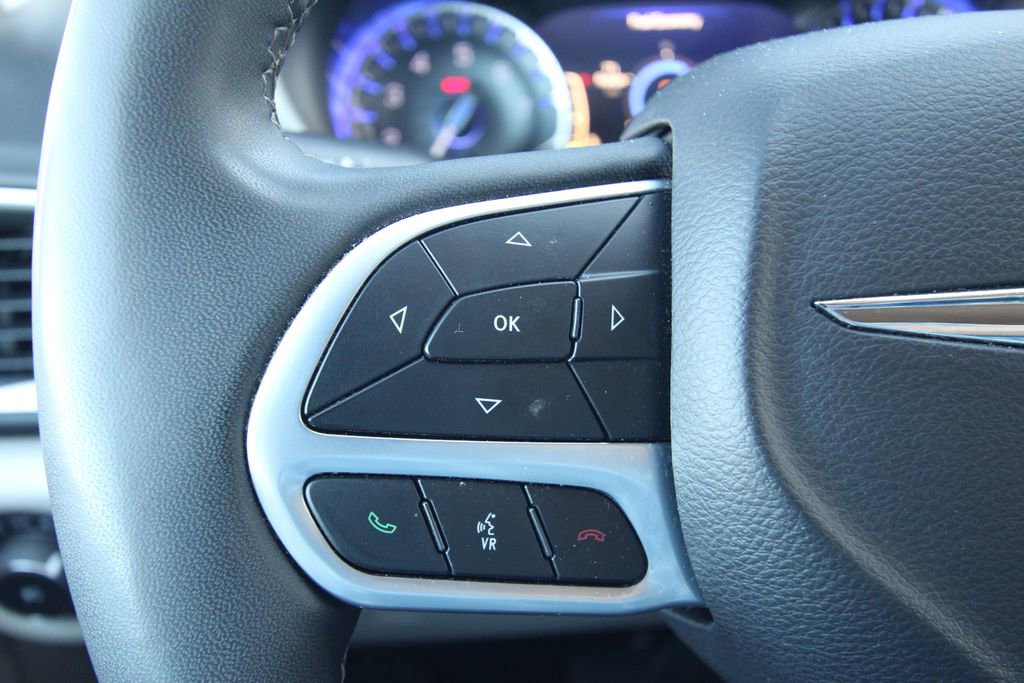 Used 2024 Chrysler Pacifica Touring-L FWD image 21