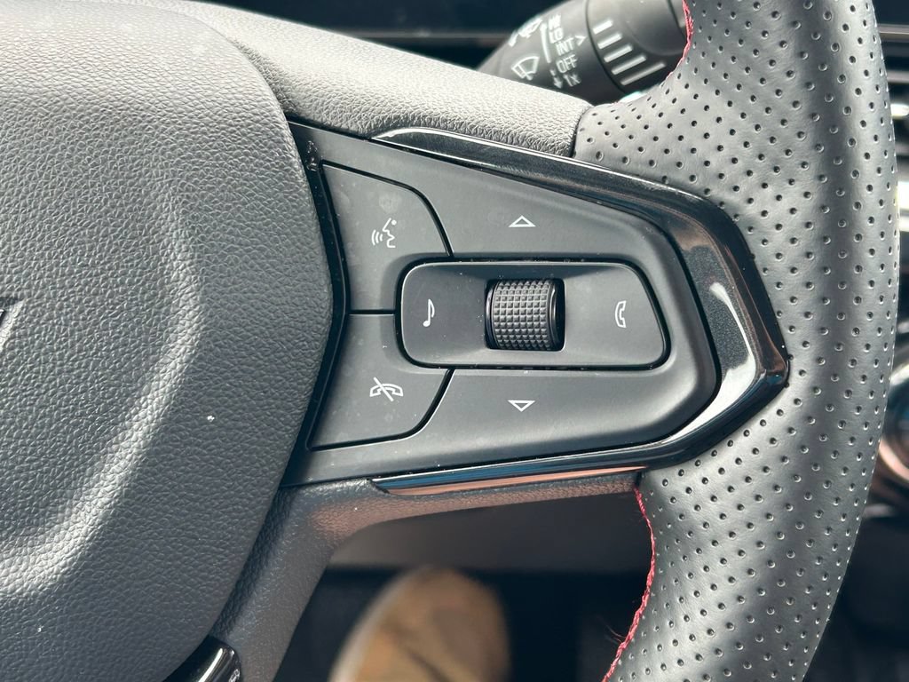Used 2026 Chevrolet Trax RS w/ Sunroof Package FWD image 38