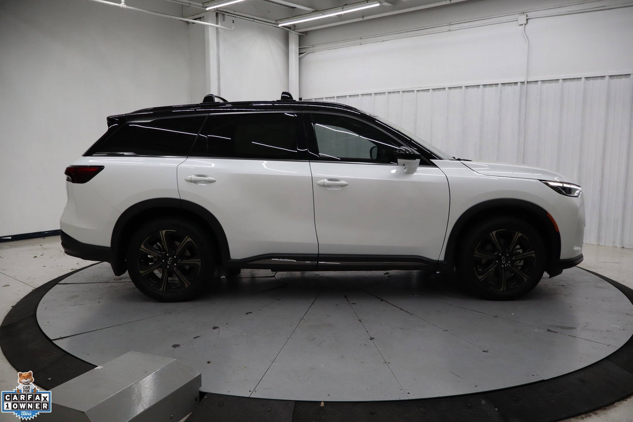 Used 2026 INFINITI QX60 Autograph w/ Dark Cargo Package image 2