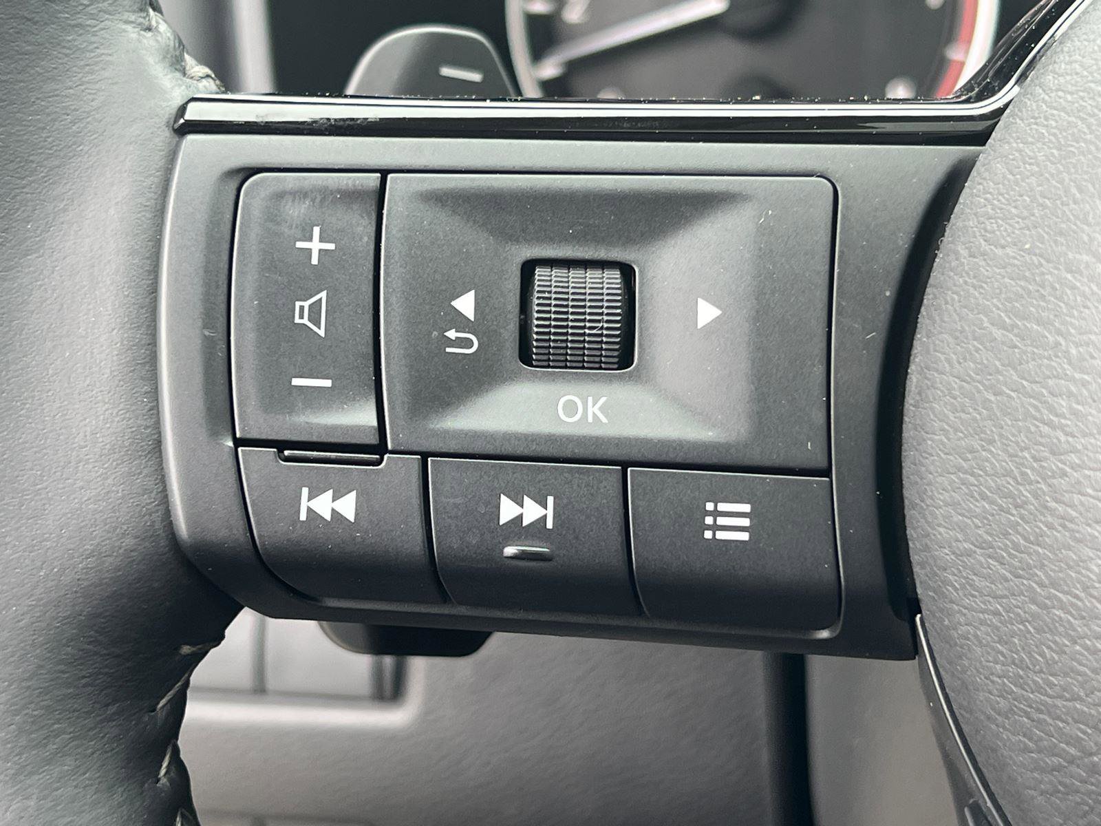 Used 2021 Nissan Rogue SV w/ Premium Package image 25