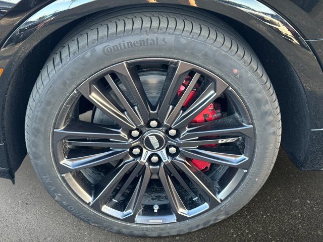 New 2026 Cadillac Lyriq V w/ LPO, Onyx Lite Package AWD/4WD image 9