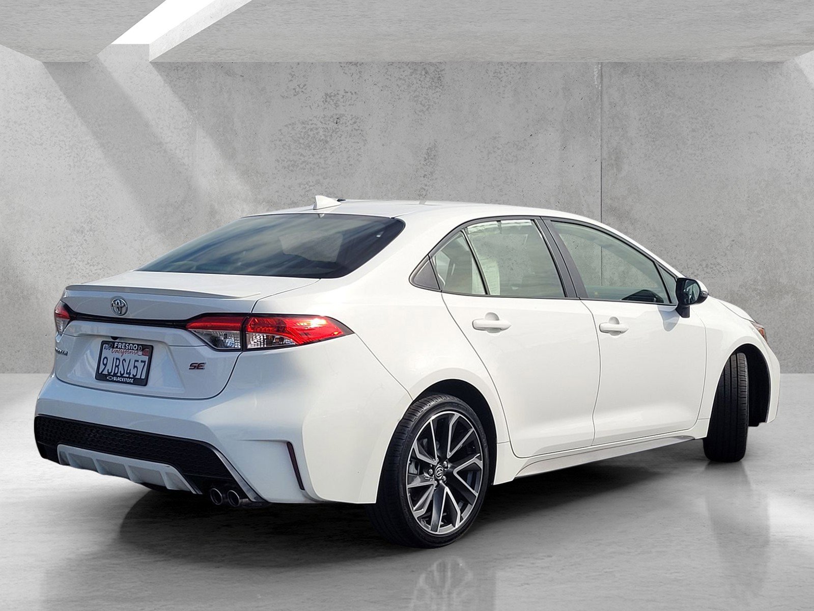 Used 2020 Toyota Corolla SE w/ SE Premium Package image 4