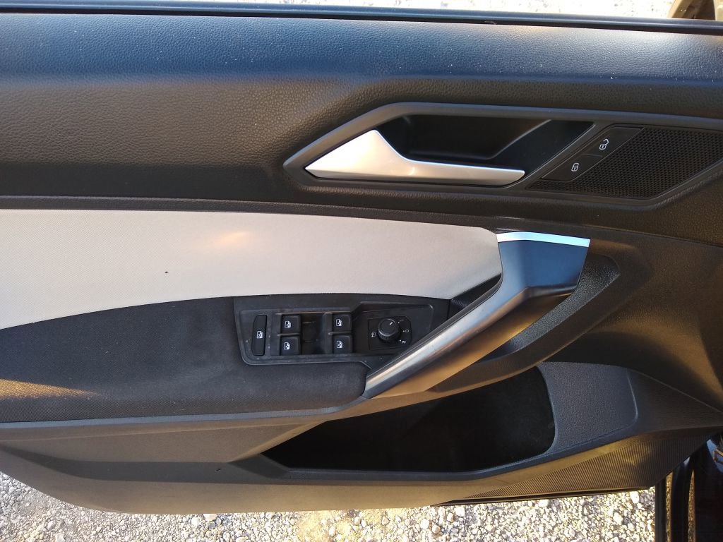 Used 2021 Volkswagen Tiguan S image 24