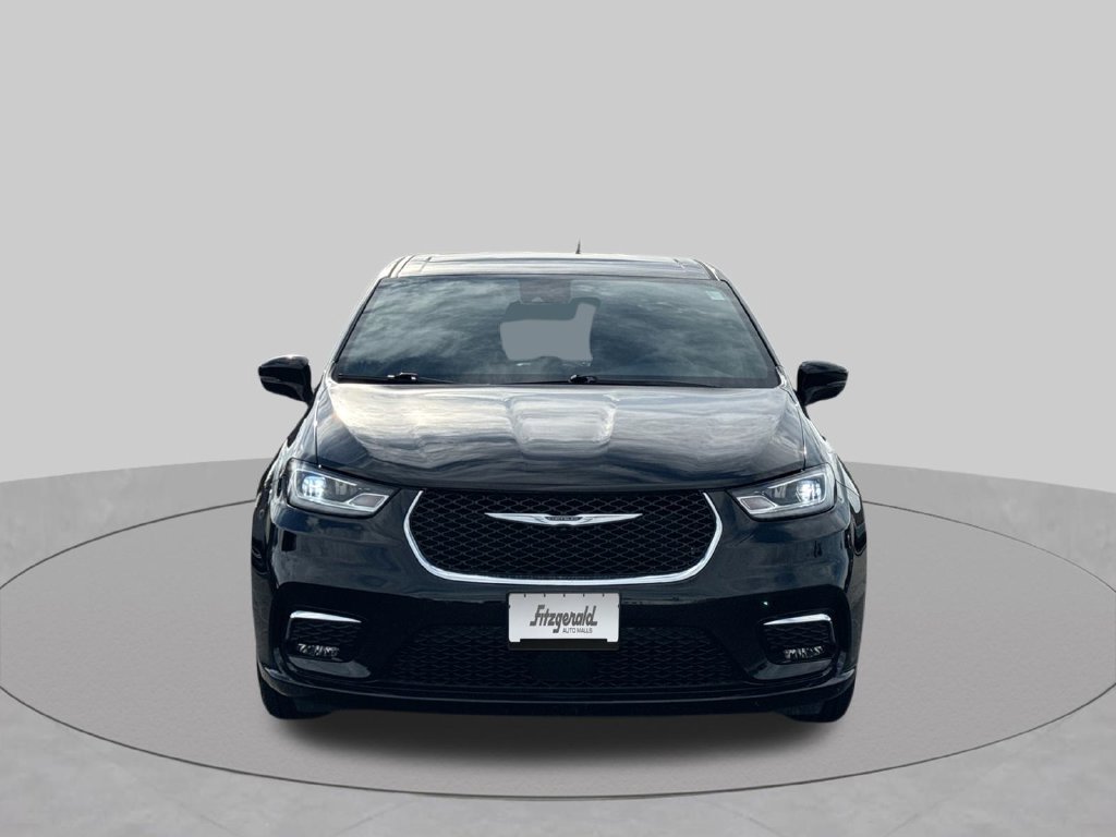 Used 2024 Chrysler Pacifica Touring FWD image 3