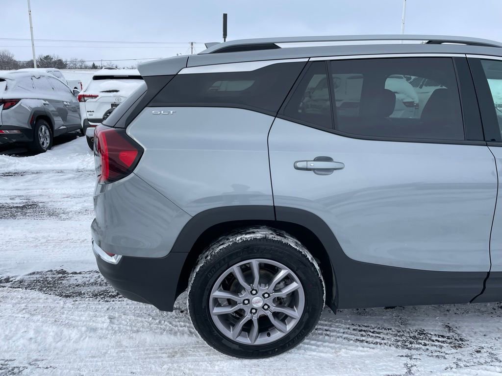 Used 2023 GMC Terrain SLT image 28