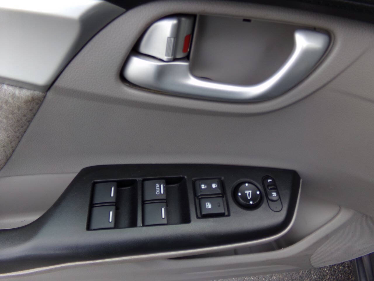 Used 2015 Honda Civic Hybrid Sedan image 14