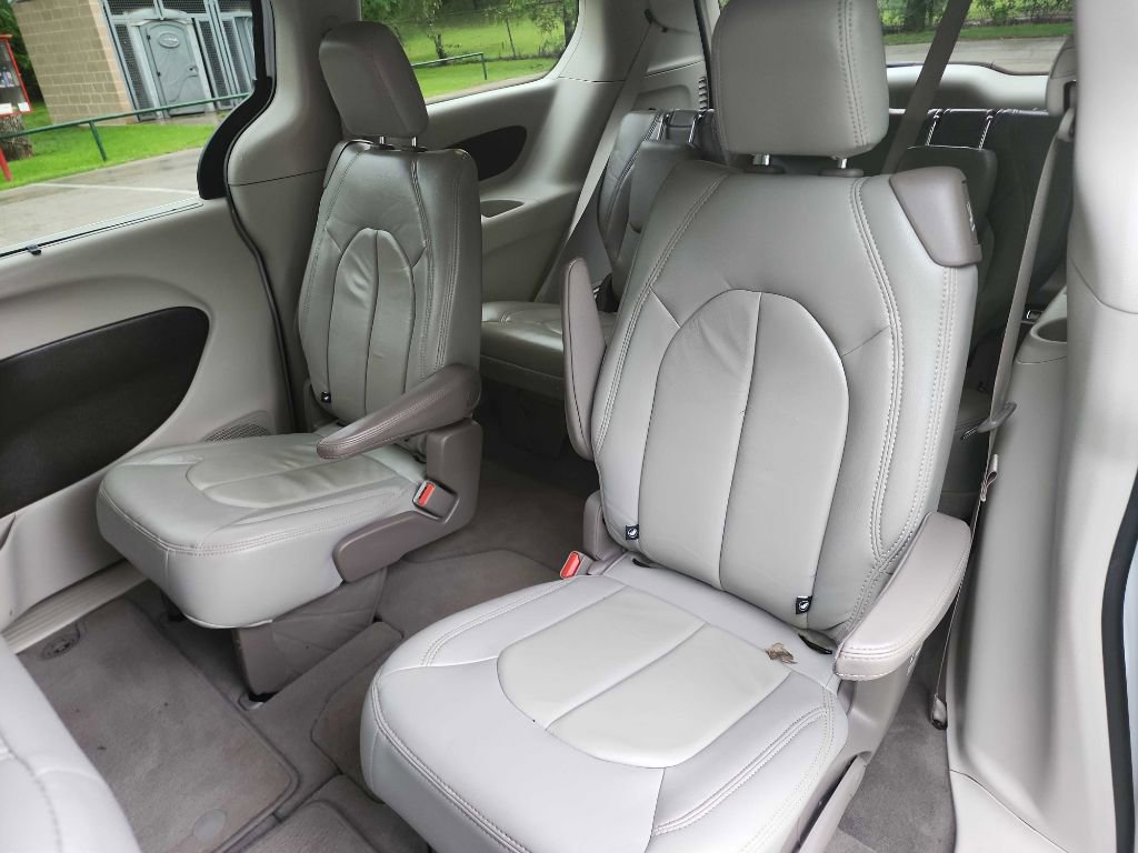 Used 2019 Chrysler Pacifica Touring Plus w/ Tire & Wheel Group image 29