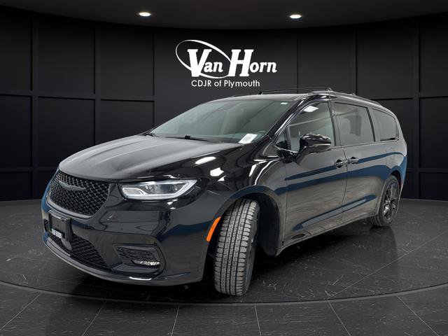 Used 2025 Chrysler Pacifica Limited image 7