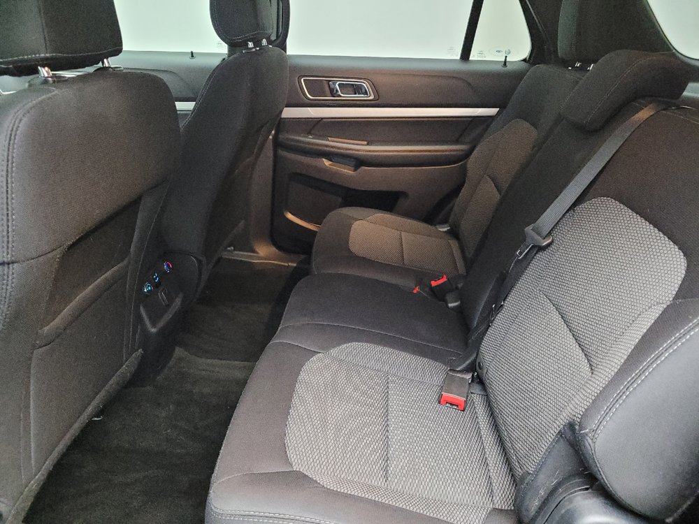 Used 2017 Ford Explorer XLT FWD image 18