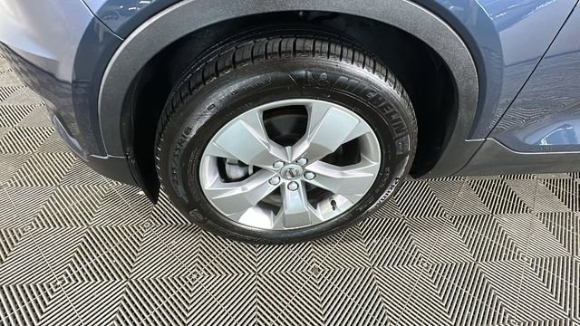 Used 2021 Volvo XC40 T4 Momentum FWD image 10