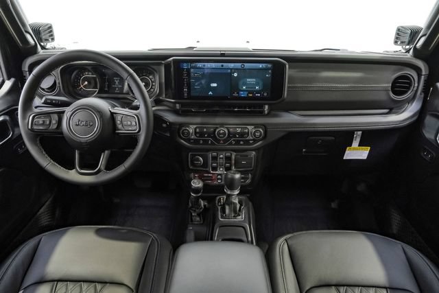 Used 2025 Jeep Gladiator Rubicon w/ Safety Group AWD/4WD image 13