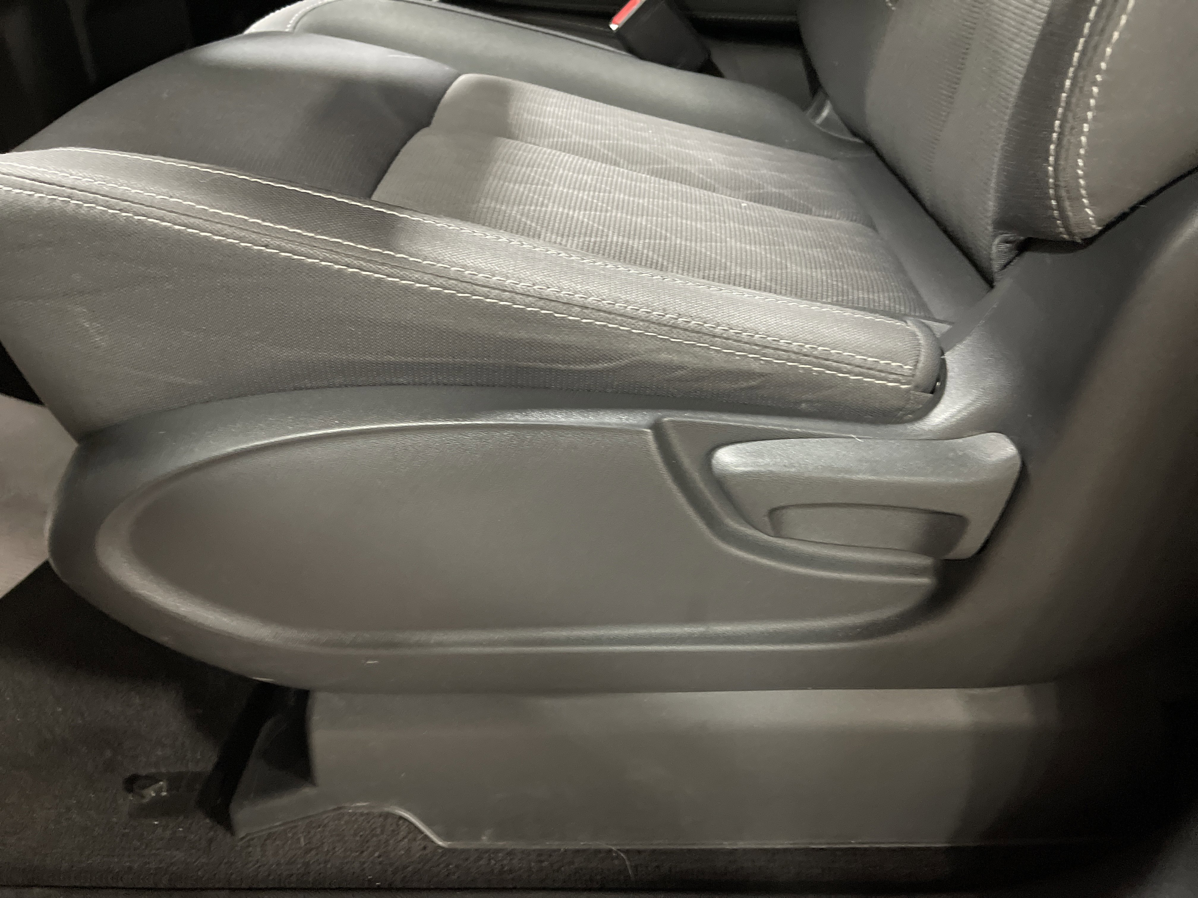 Used 2024 Nissan Titan SV image 13