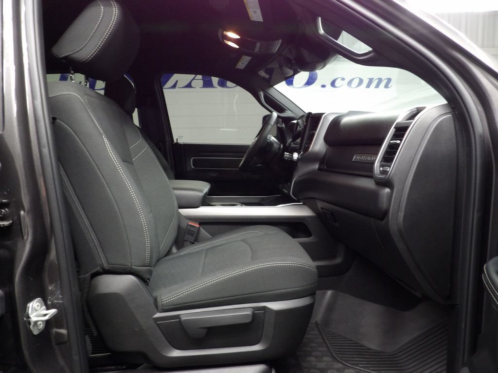 Used 2025 RAM 2500 Big Horn AWD/4WD image 36