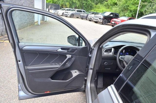 Used 2024 Volkswagen Tiguan SE AWD/4WD image 15