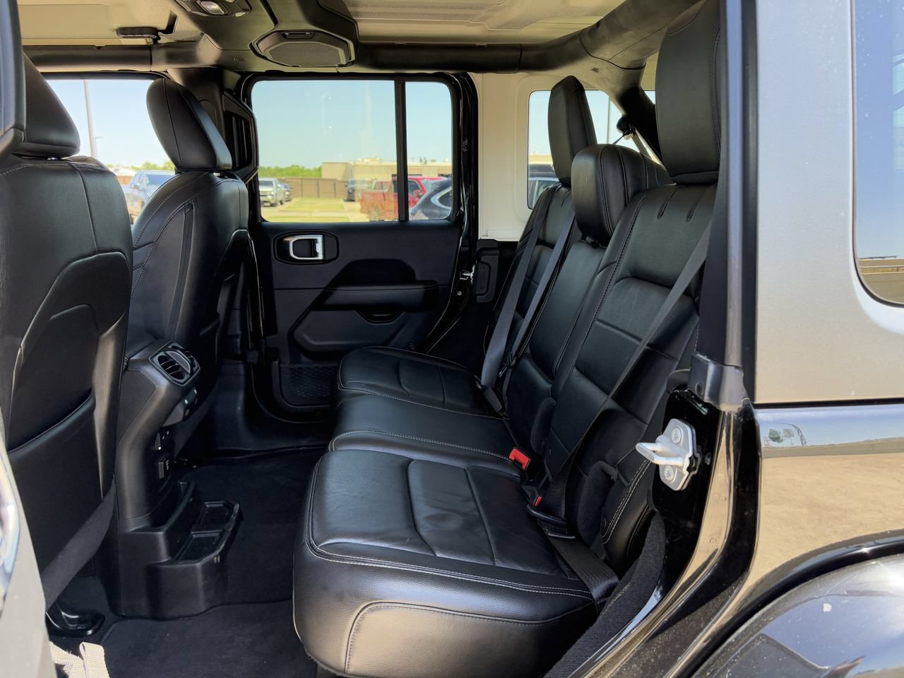 Used 2018 Jeep Wrangler Unlimited Sahara w/ Uconnect 4C Nav & Sound Group AWD/4WD image 29