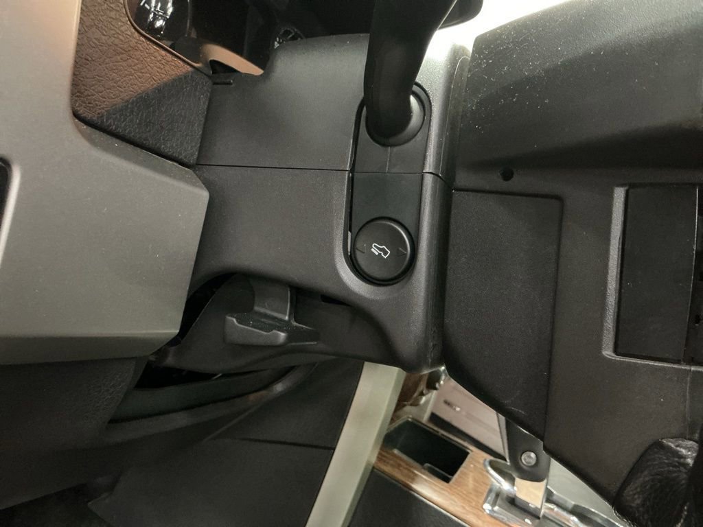 Used 2013 Ford F150 Lariat w/ Luxury Equipment Group image 18