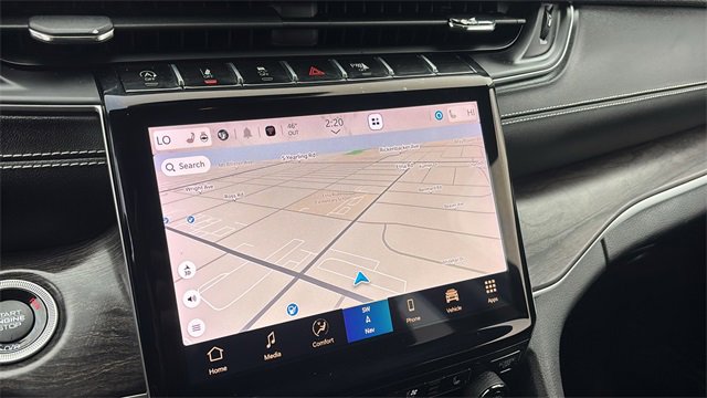 Used 2023 Jeep Grand Cherokee L Limited w/ Luxury Tech Group II image 18