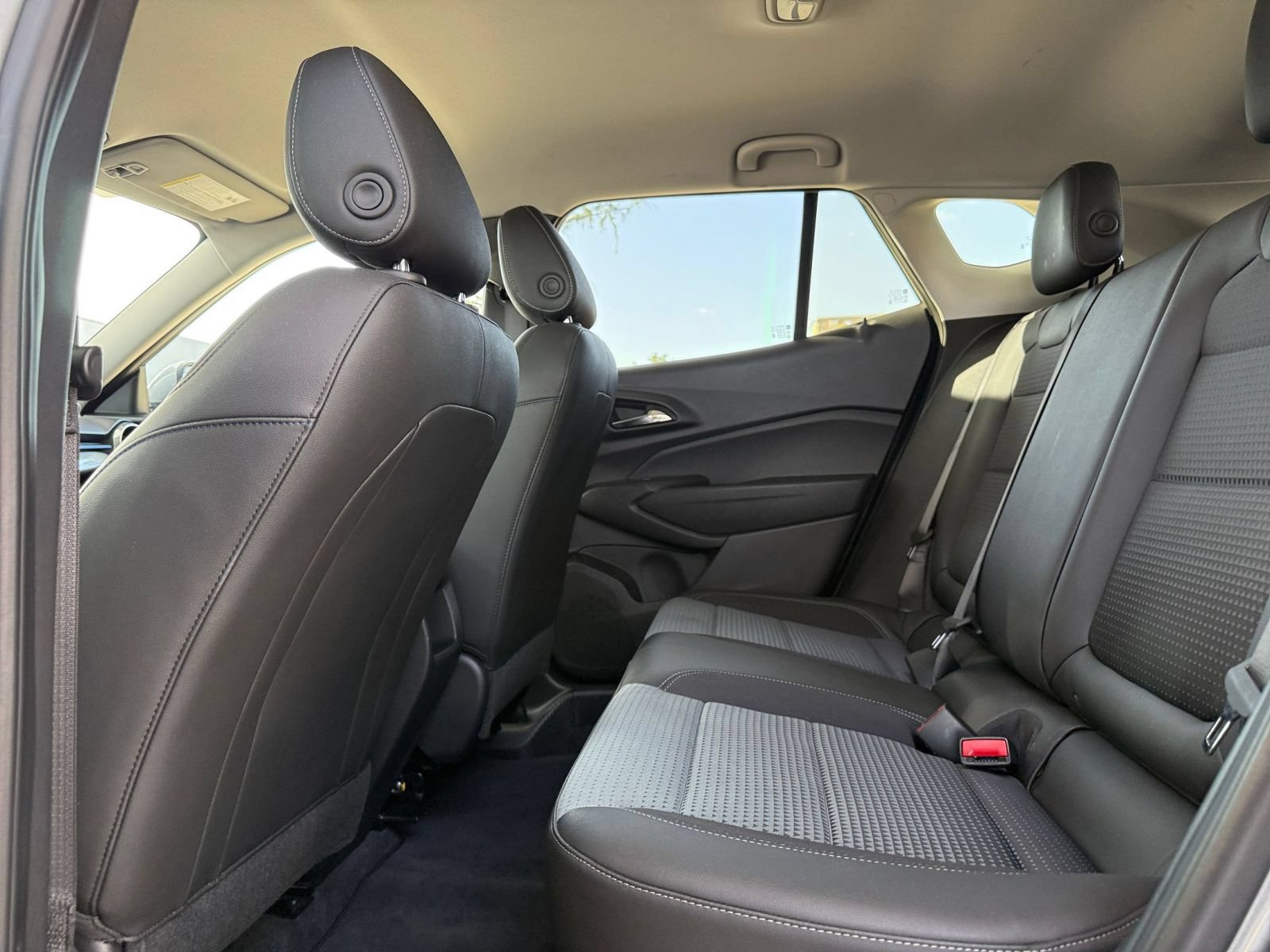 Used 2025 Chevrolet Trax LT FWD image 25