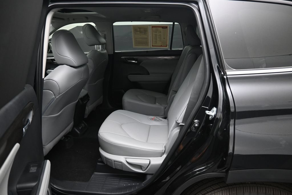 Certified 2026 Toyota Highlander Limited AWD/4WD image 30