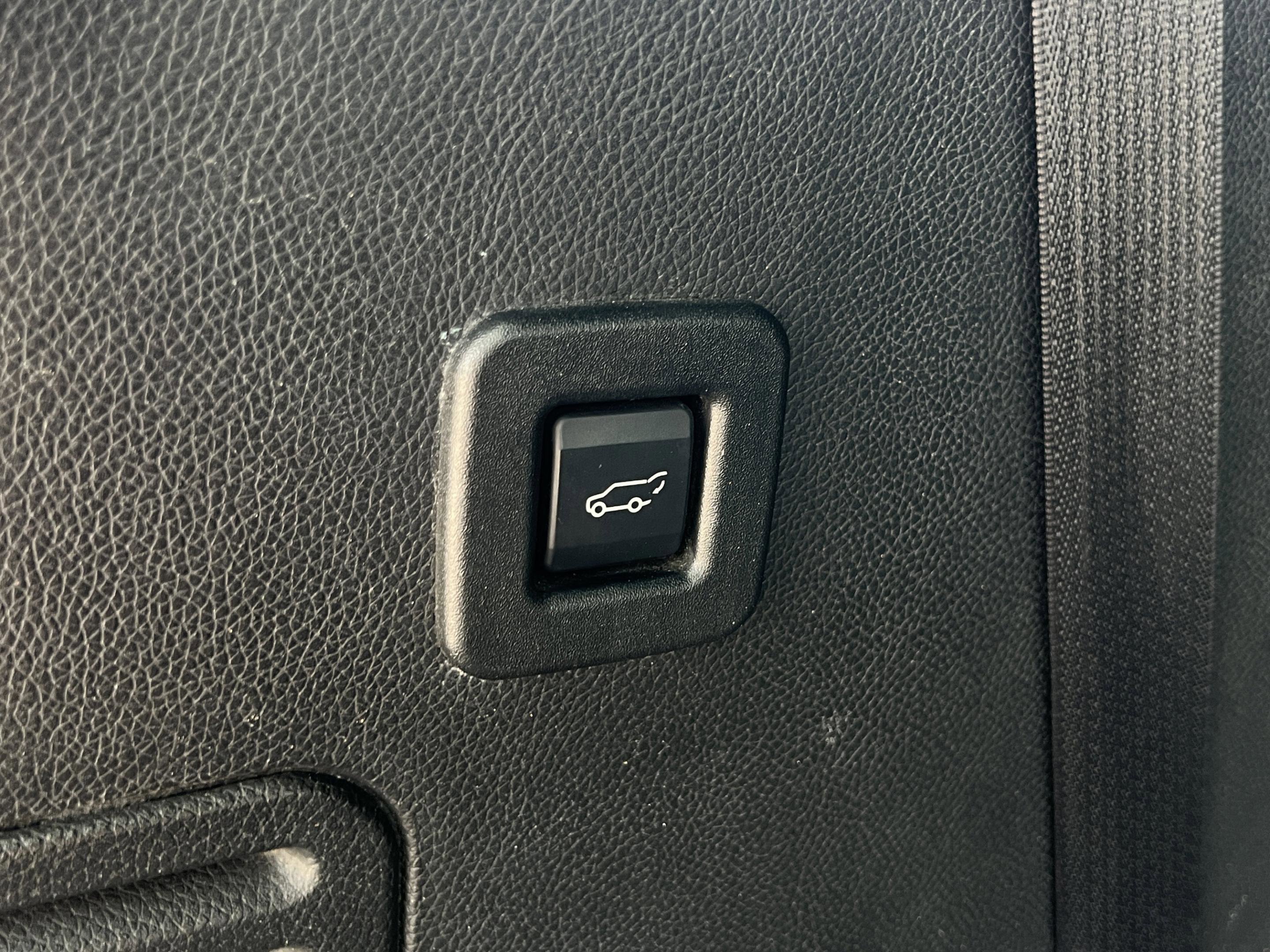 Used 2016 Lincoln Navigator Reserve image 37
