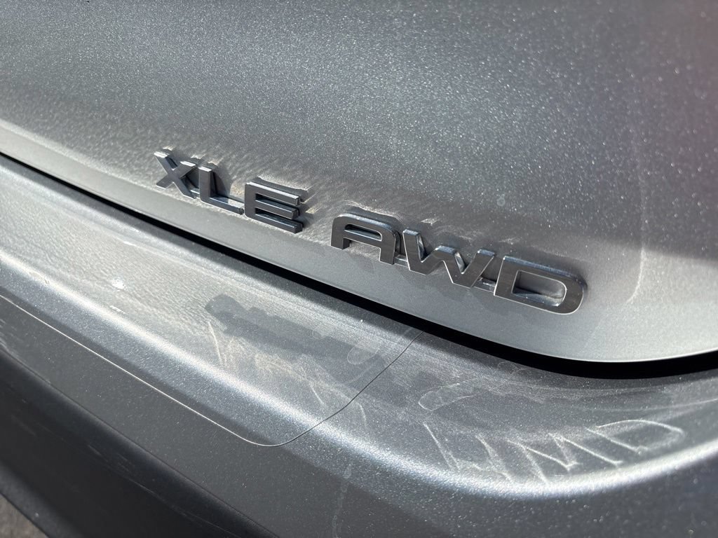 Used 2023 Toyota Highlander XLE AWD/4WD image 16
