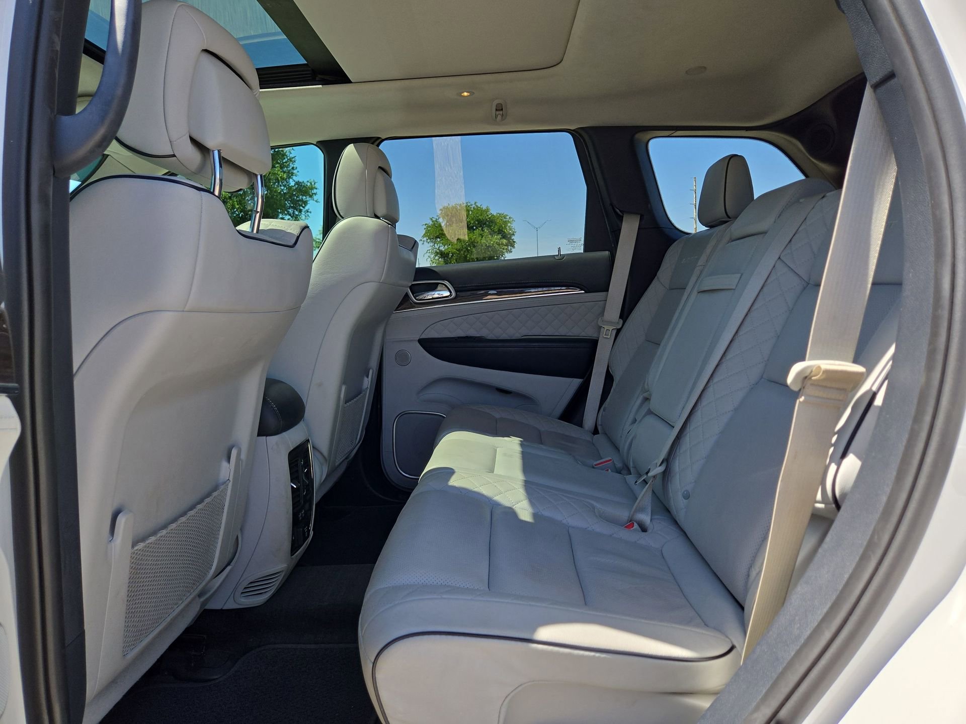 Used 2019 Jeep Grand Cherokee Summit AWD/4WD image 13