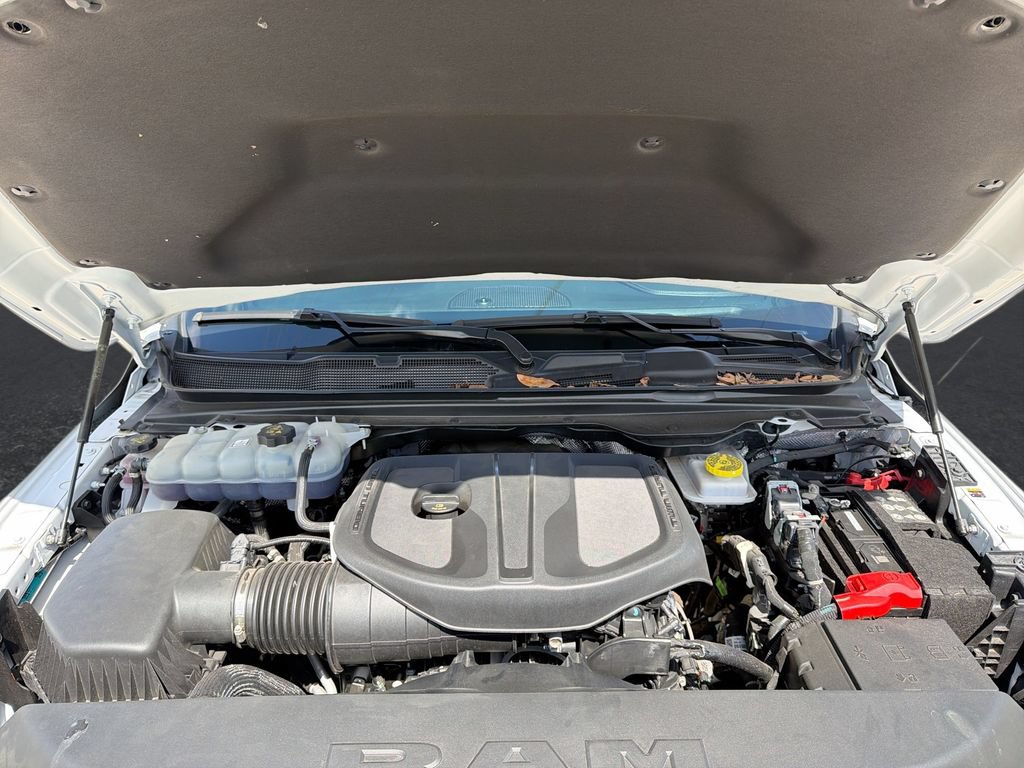 Used 2025 RAM 1500 Laramie w/ Sport Appearance Package AWD/4WD image 14